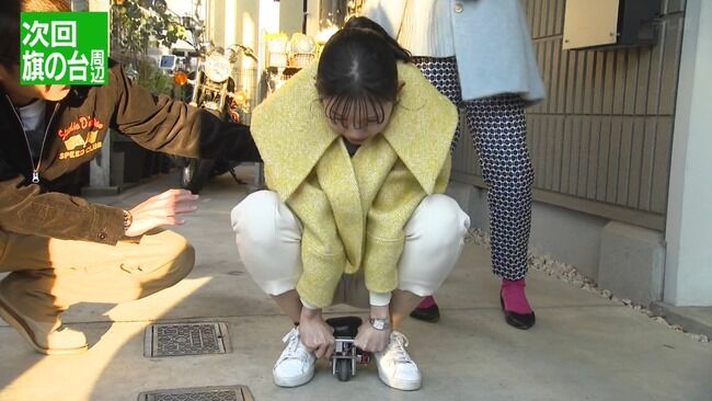【画像】モヤさまの田中瞳アナ、アソコにパンツが食い込んでしまう ※gifあり 変態の宴Ⅱ