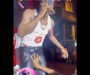 ◆【動画】ステージで歌う男性の股間をファンが触ってしまい… 変態の宴Ⅱ