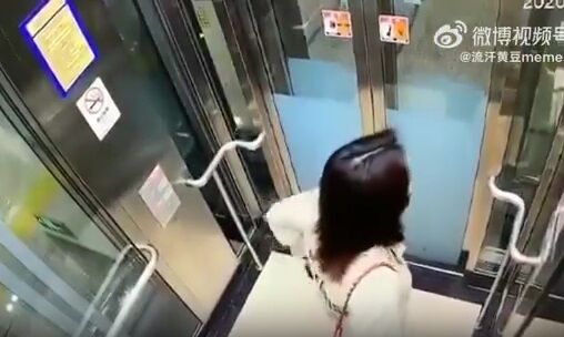 ◆【動画】マスク美人まんさん、エレベーターで誰も見てない間に脱糞ｗｗｗ