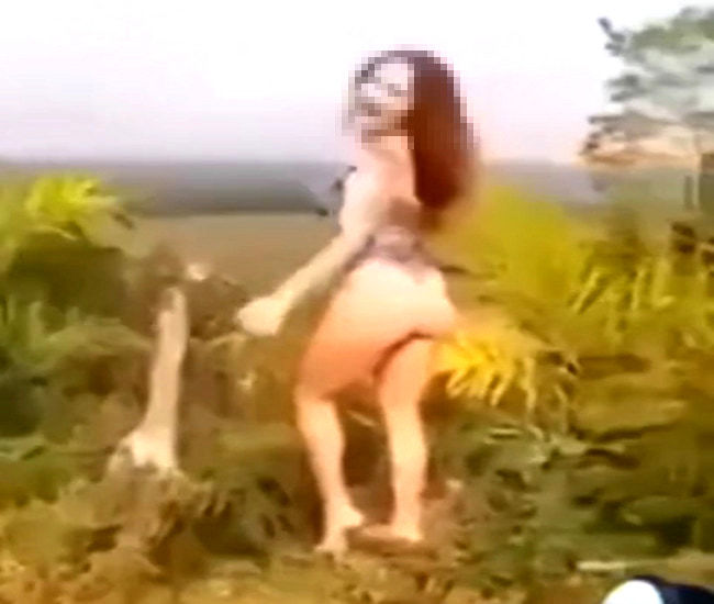 ◆【衝撃映像】この写真撮ってる女が、10秒後に肛門裂傷するとは誰も思わないよな… 変態の宴Ⅱ
