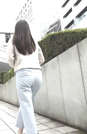 ◆角谷暁子アナ｜ムチムチ肉感がセクシーな歩きパンツお尻！ワールドビジネスサテライト（GIF動画） 変態の宴Ⅱ