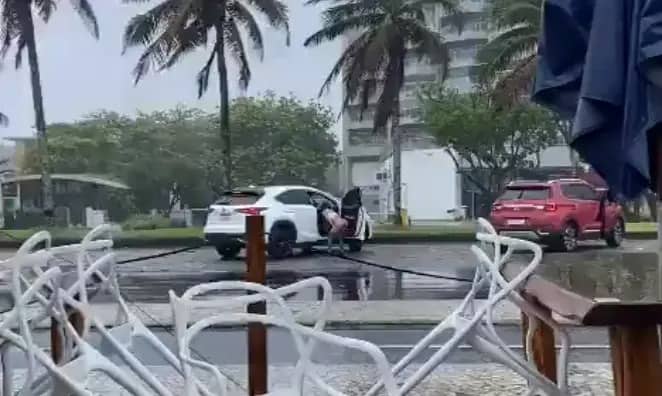 ◆【動画】女さん、野ションしている所を盗撮されるｗｗｗｗｗｗｗ 変態の宴Ⅱ