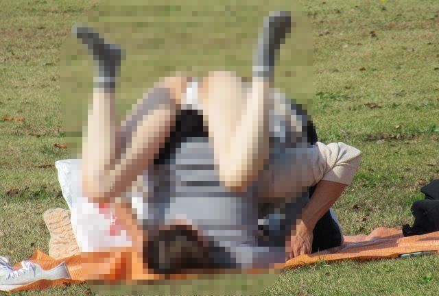 ◆【画像】まんさん、公共の場でミニスカまんぐり返しを披露する 変態の宴Ⅱ