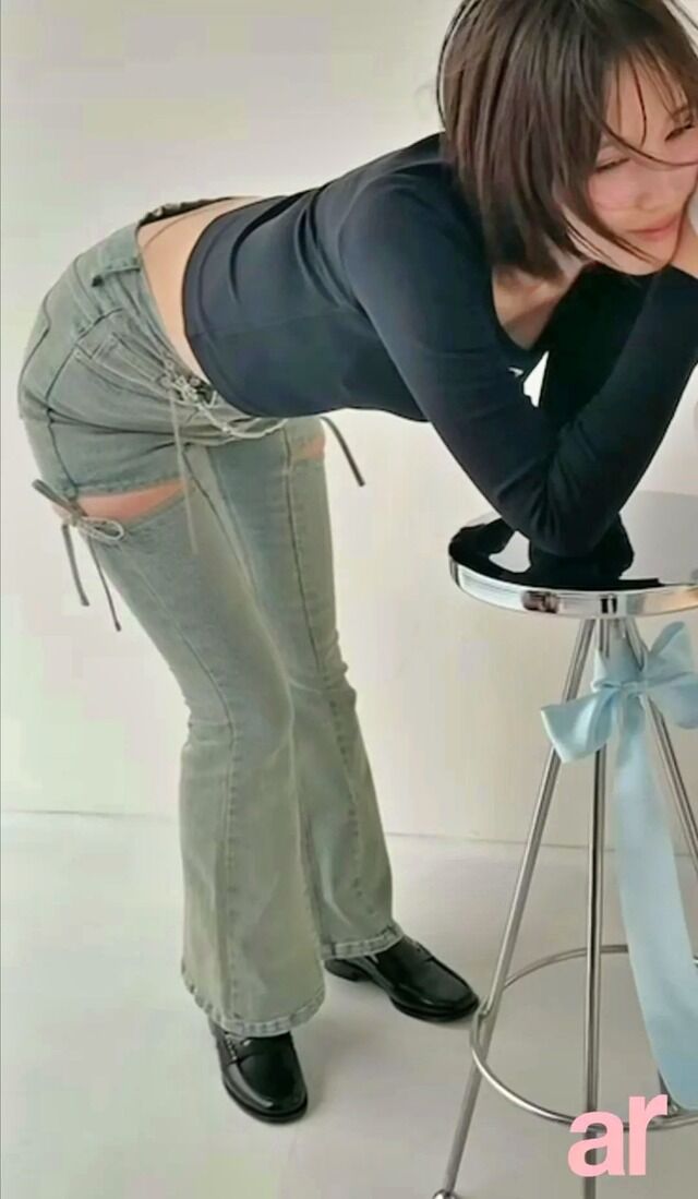 ◆本田翼、パンチラ!ベージュ色パンティがお尻部分から見えてしまうwww 変態の宴Ⅱ
