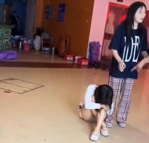 ◆【動画】なぜ外人の喧嘩はすぐおっぱいポロリをしてしまうのか・・・ 変態の宴Ⅱ