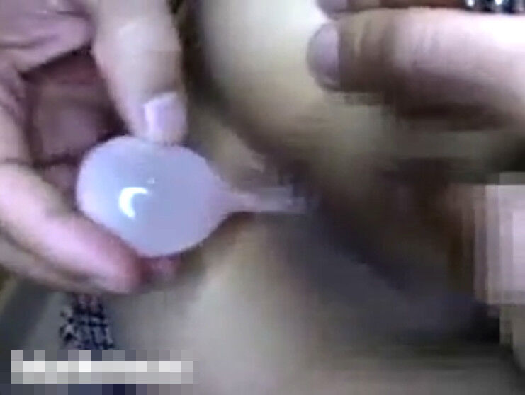 ◆【閲覧注意】泥酔した女の子のお尻にイチジク浣腸したらう●こを大量脱糞！ 変態の宴Ⅱ
