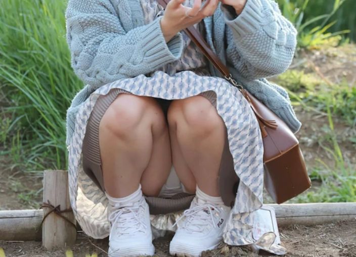 ◆【画像多】こういう しゃがみパンチラって好きか？？？？？ 変態の宴Ⅱ