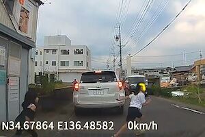 ◆【三重】飛び出した小さな女の子がワゴンRに勢いよくはねられるドラレコ(@_@;) 変態の宴Ⅱ