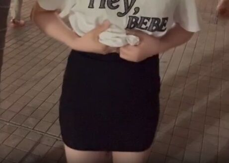 ◆【動画】貧乳さん路上でおっぱいを晒してしまう・・・・・ 変態の宴Ⅱ