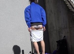 ◆【画像】ジャージ姿の女の子、競技場でお着換えしてしまう 変態の宴Ⅱ