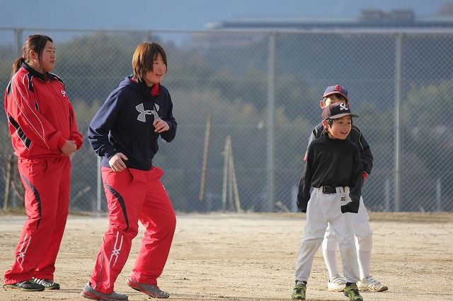 佐川急便広島女子ソフトボールさんと練習です 平良小学校ソフトボール育成会 広島県ソフトボール 佐川急便広島女子ソフトボールさんと練習です 平良小学校ソフトボール育成会 広島県ソフトボール