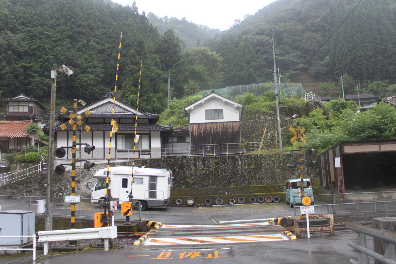 川の流れる柳の町　F6 W41センチ×H32センチ ニキ鉄錦川清流線]柳瀬踏切（30k963m） : 北海道踏切調査室（HBC）