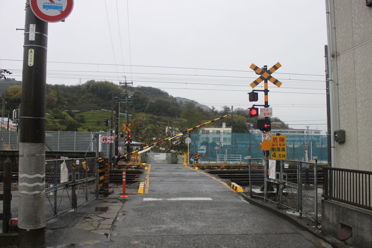 JR東海道線（JR東海区間）]第二興津踏切（164k150m） : 北海道踏切調査