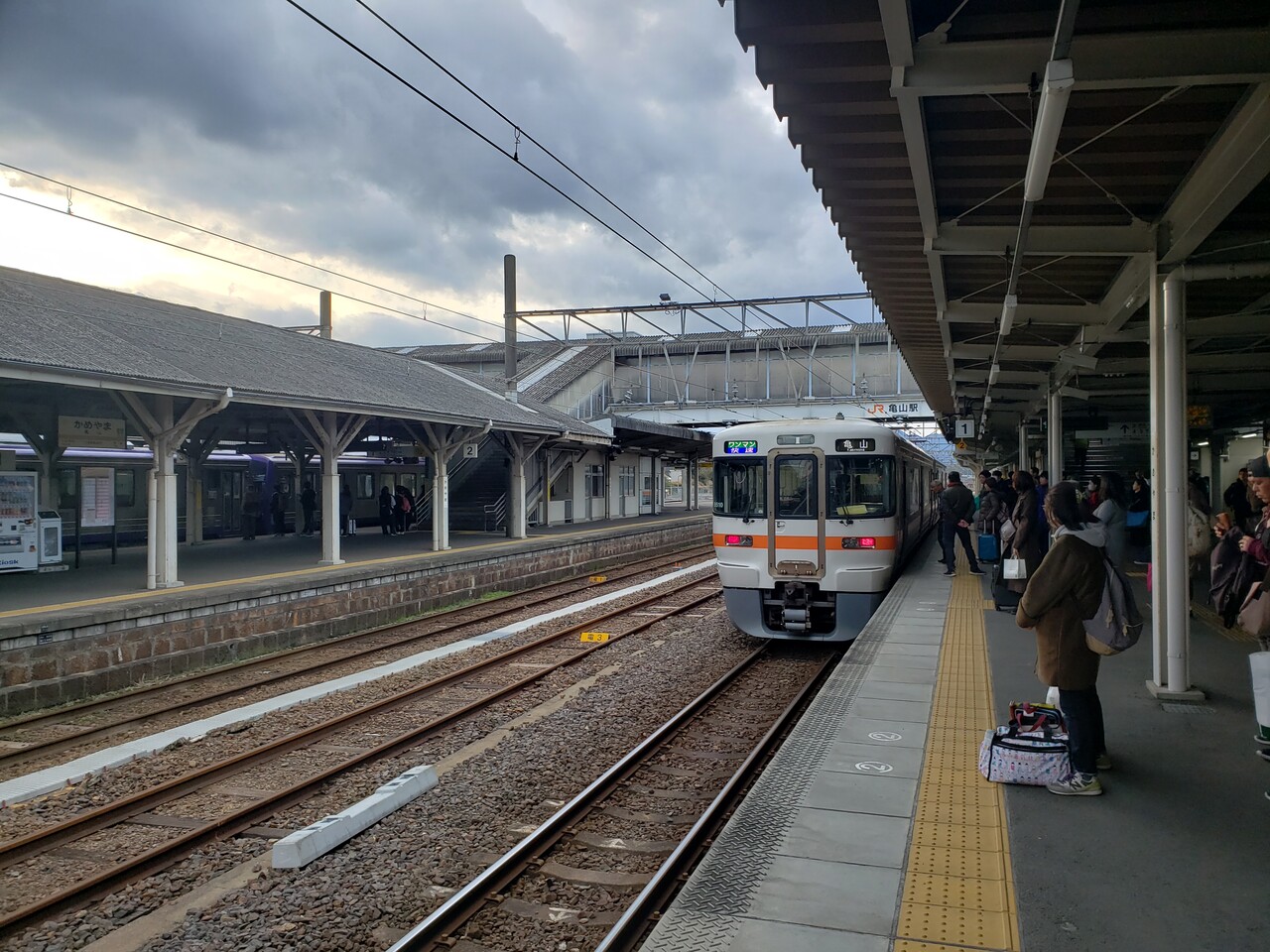JR亀山駅＠関西線,紀勢線 : えきめぐりすとの各駅探訪。