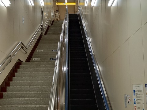 todaimae_escalator