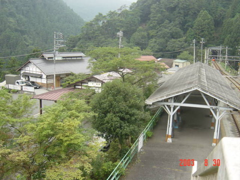 hatonosu_ekisya_uekara