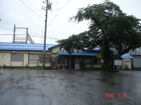 shinanomoriue_ekisya