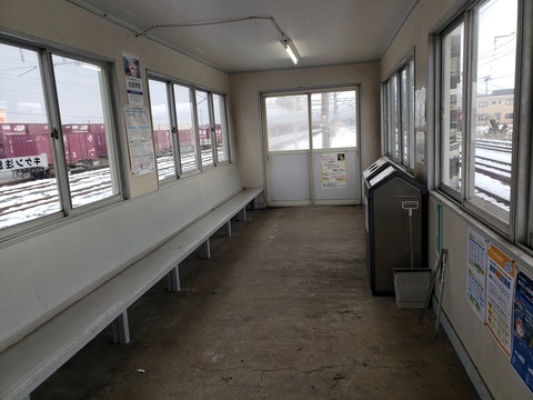 higashiaomori_home_waitingroom_naka