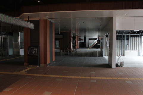 kagaonsen_shinkansen_concourse_20221217