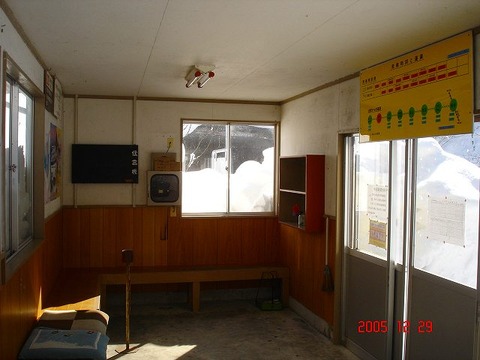 kamiokaohashi_waitingroom_in
