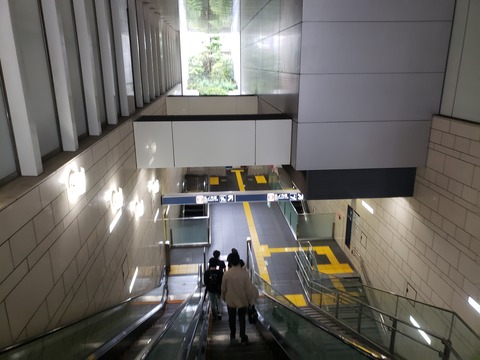 nakanosakaue_exit3_escalator