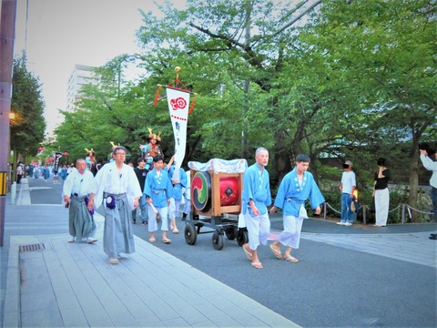 11¿À¹¬º×¤Î¹ÔÎ󤬤ä¤Ã¤Æ¤¤¿