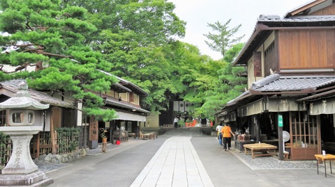 11¡¦º£µÜ¿À¼ÒÅìÌçÁ°¤ËÆó¸®¤Î¤¢¤Ö¤êÌß²°