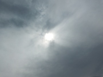 太陽が出番を待っている