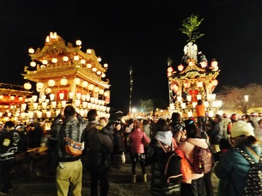 2・笠鉾二基・左:下郷 右:中近