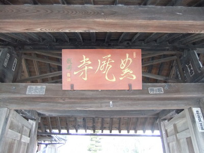 ����٨��