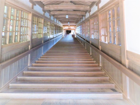 �永平寺の長い上り階段
