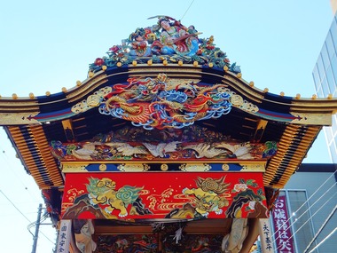 3・上町屋台の応婦人と龍を彫り上げた鬼板