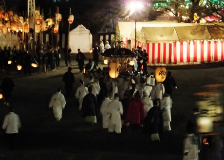 4・神輿に続く宮司