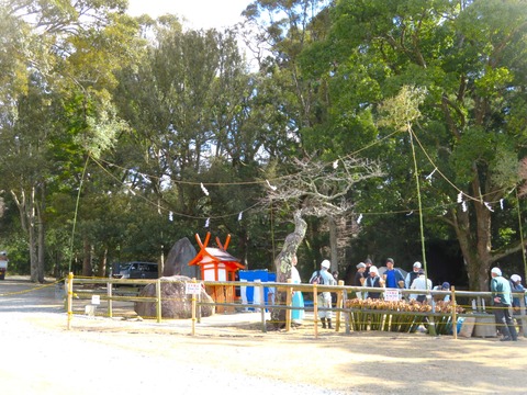 £µÌî¾å¿À¼Ò¤Ç¿À²Ð¤Î½àÈ÷¤ò¤¹¤ë¾ÃËÉÃÄ