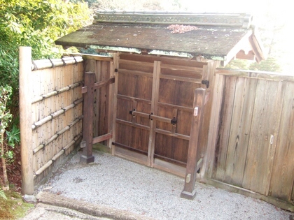 上御茶屋御成門内側より