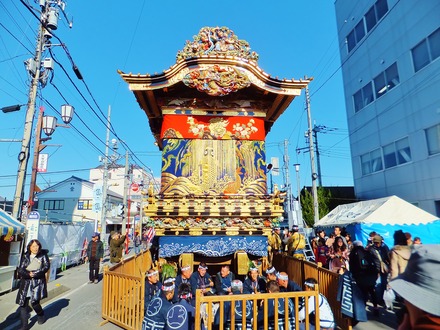 1・休憩中の上町屋台・みごとな鯉の滝上り