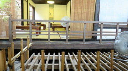 9¡¦±ü¤ËºÂÉß¡¡¼êÁ°¤Ïº£¤â»ÈÍѤ¹¤ë°æ¸Í