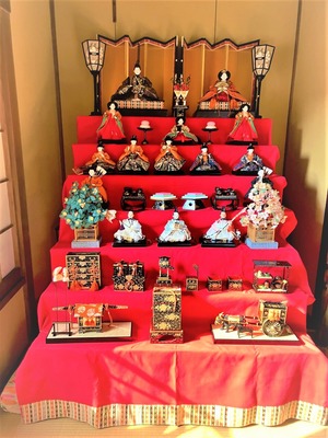 この次はひな祭り 雛飾り