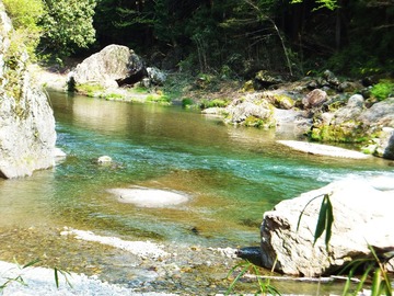 岩瀬峡の清流