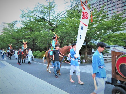 12µ³¾è¤Î³»Éð¼Ô¤¬£³µ³¡¢°ÒÉ÷Ʋ¡¹¤ä¤Ã¤Æ¤¤¿