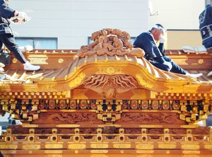 2・下郷笠鉾の見事な彫刻が目の前に