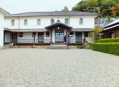 ÌÀ¼£15ǯ¤Ë·ú¤Æ¤é¤ì¤¿»Í¹ñºÇ¸Å¤Î¾®³Ø¹»¡¦³«ÌÀ³Ø¹»