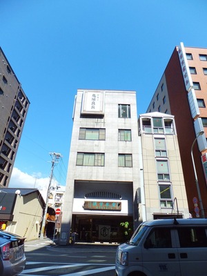 �;��̤�򶴤�ǡɵ�����Ĺ�ɤΥӥ�򸫤�