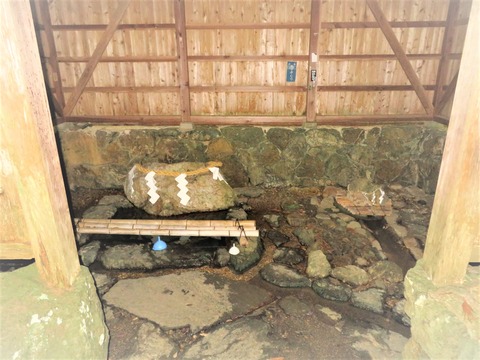 お水送りの神宮寺の閼伽井