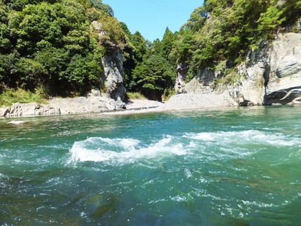 12��04�����γ���ǻ��ͤ������ꡢ���βϸ����ȿͤ���ޤ�Τ��Ȥ�