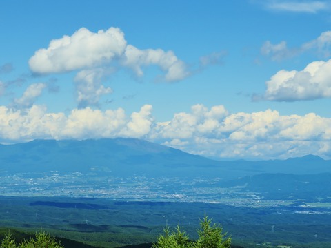 4・雲に隠れた浅間山・レストハウスふるさとから