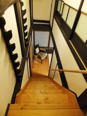 Æó³¬¿²½ê¤«¤é°ì³¬¤Îµï´Ö¤Ø¤Î³¬ÃÊ