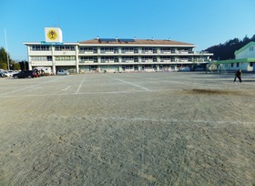 午前8時52分の南小駐車場、ガラガラでした