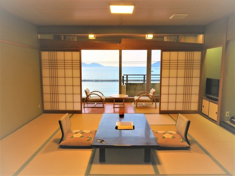 四季彩の宿・小浜湾が真ん前に広がる