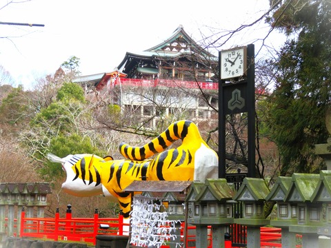 ⓪Ä¥¤ê»Ò¤ÎÆÒ¤¬·Þ¤¨¤ë»²Æ»¤«¤éÄ«¸î¹»Ò»û¤ÎËÜÆ²¤ò¶Ä¤°